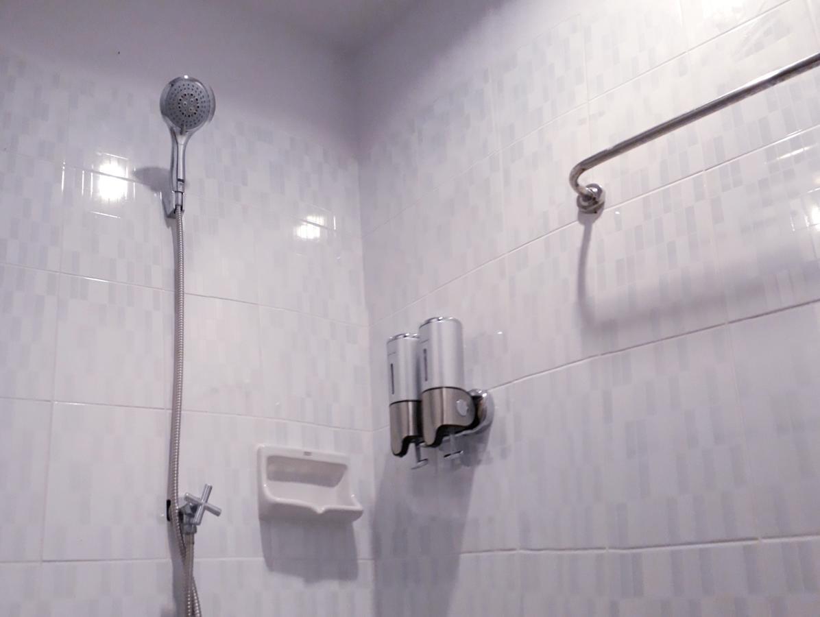 Frutta Hostel Patong Екстериор снимка